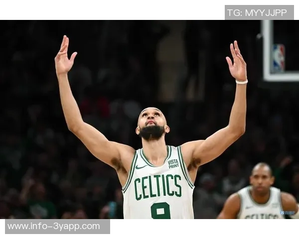 德里克怀特首节表现出色10投5中砍下12分助力球队正负值6